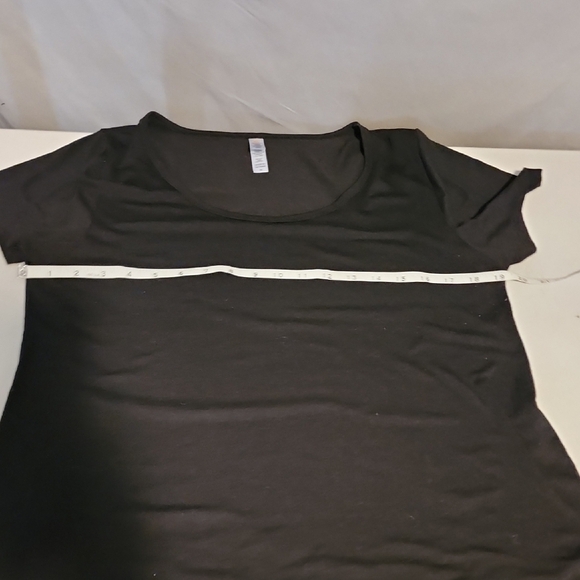 LuLaRoe Black Fitted Short Sleeve T-Shirt - Picture 3 of 7